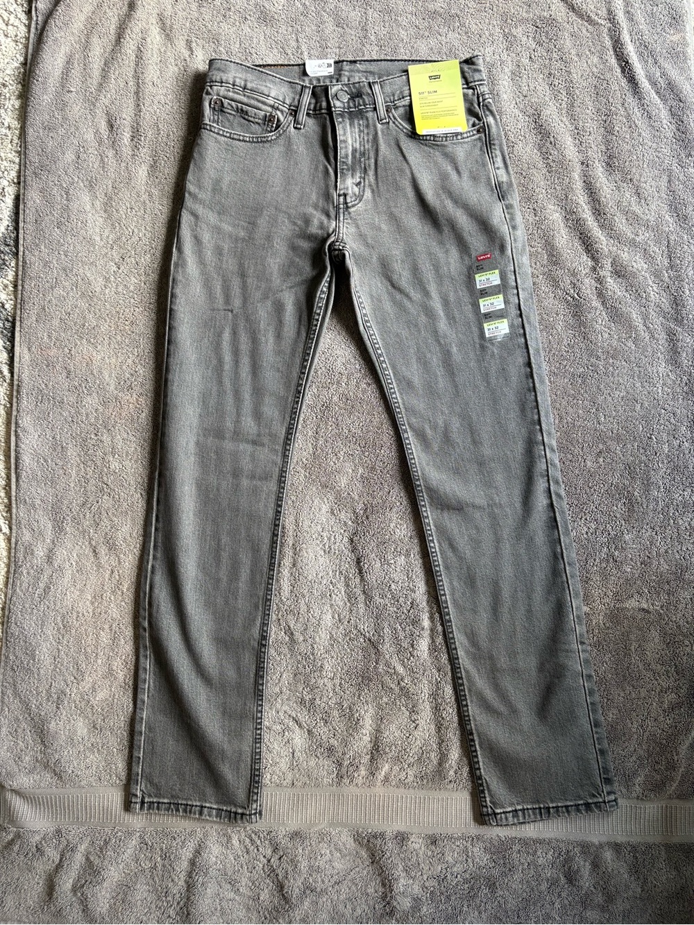 Levi's Men's Slim Straight Jeans in Washed Gray